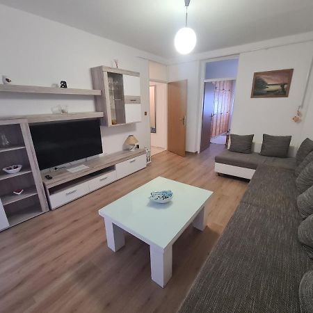 Apartman Yellow - Self Check In Osijek Exteriör bild