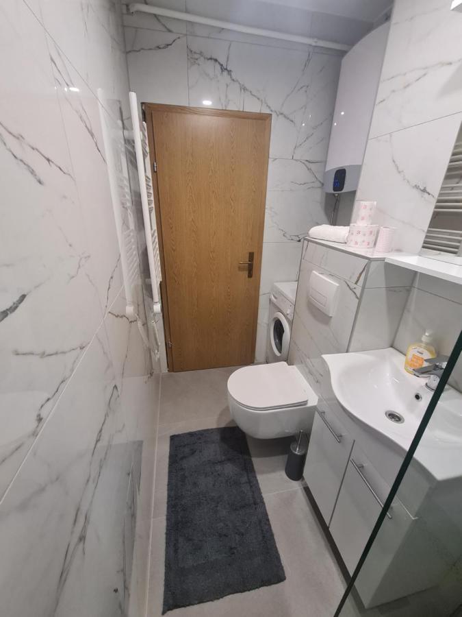 Apartman Yellow - Self Check In Osijek Exteriör bild