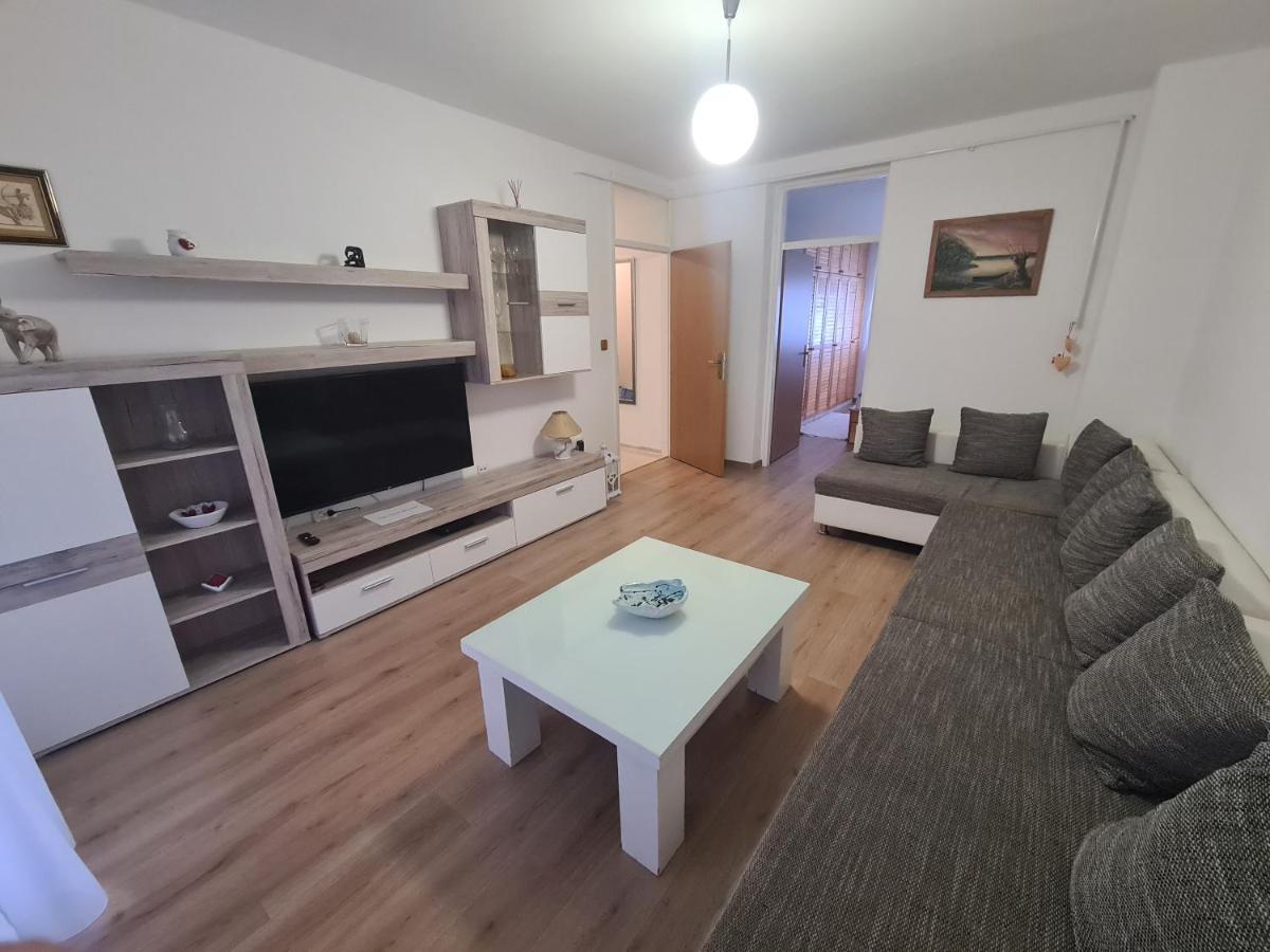 Apartman Yellow - Self Check In Osijek Exteriör bild