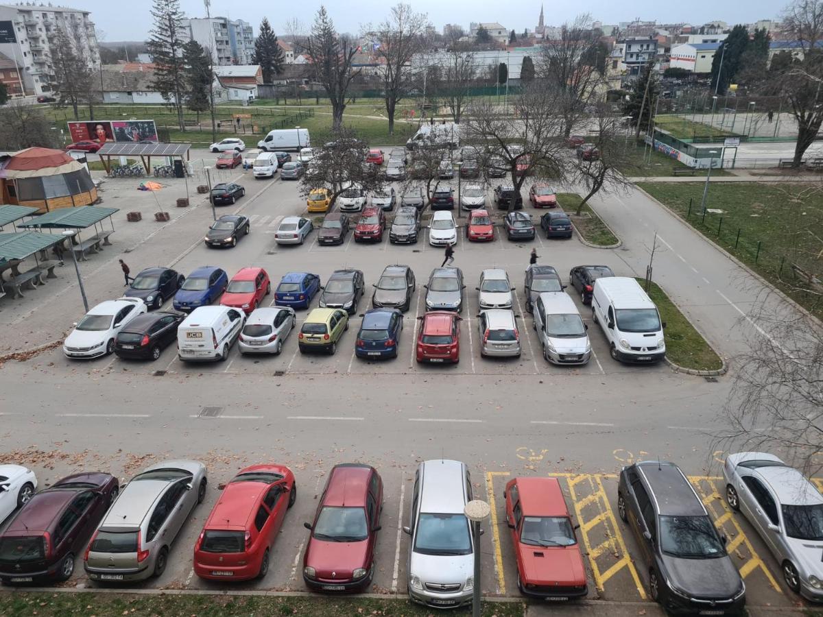 Apartman Yellow - Self Check In Osijek Exteriör bild
