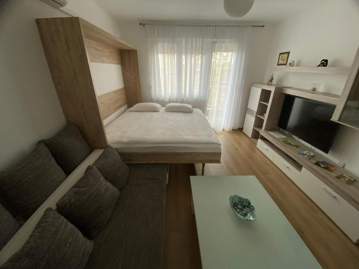 Apartman Yellow - Self Check In Osijek Exteriör bild