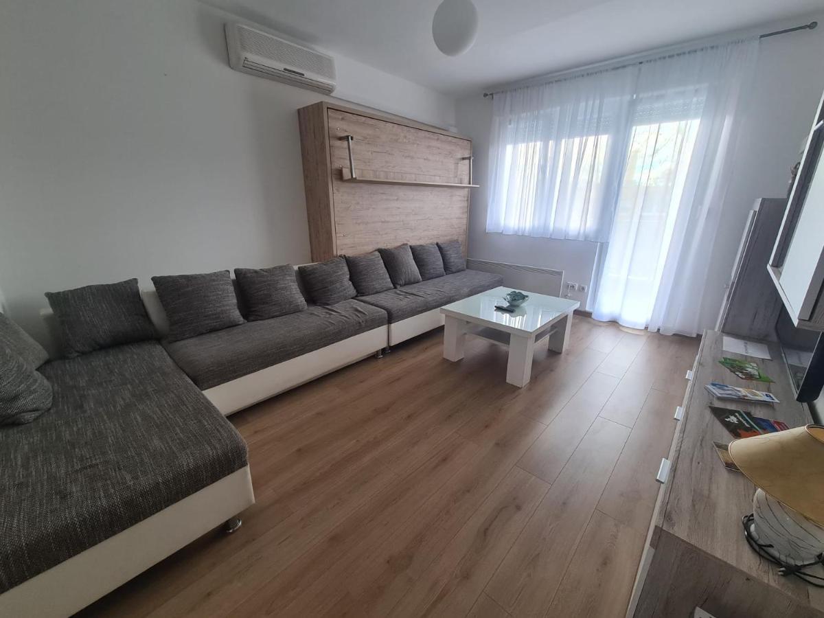 Apartman Yellow - Self Check In Osijek Exteriör bild