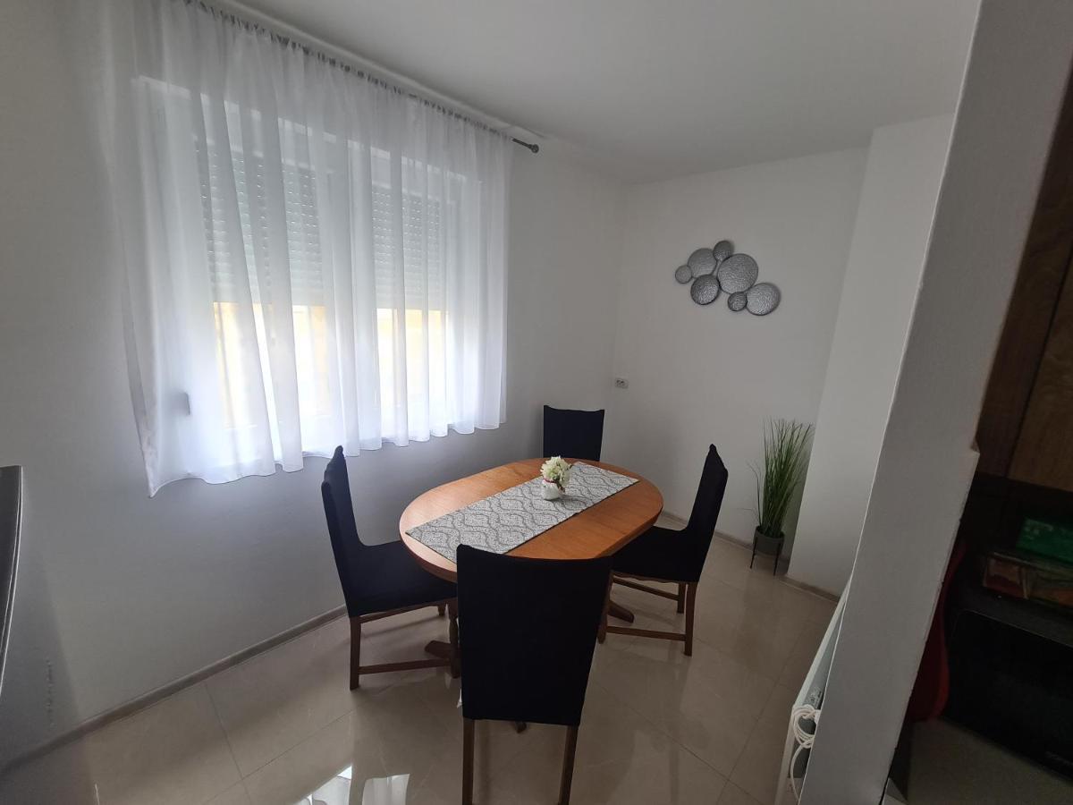 Apartman Yellow - Self Check In Osijek Exteriör bild